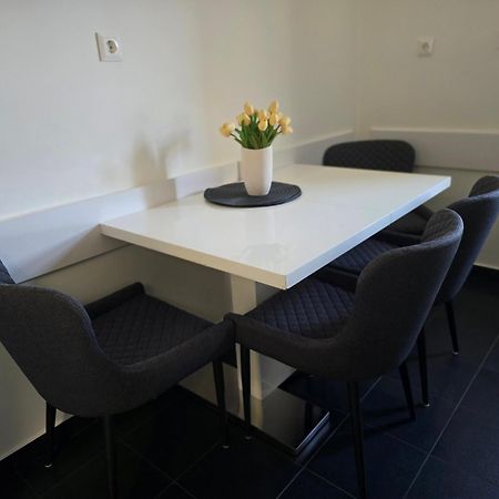 Martina Apartman Bekescsaba Buitenkant foto