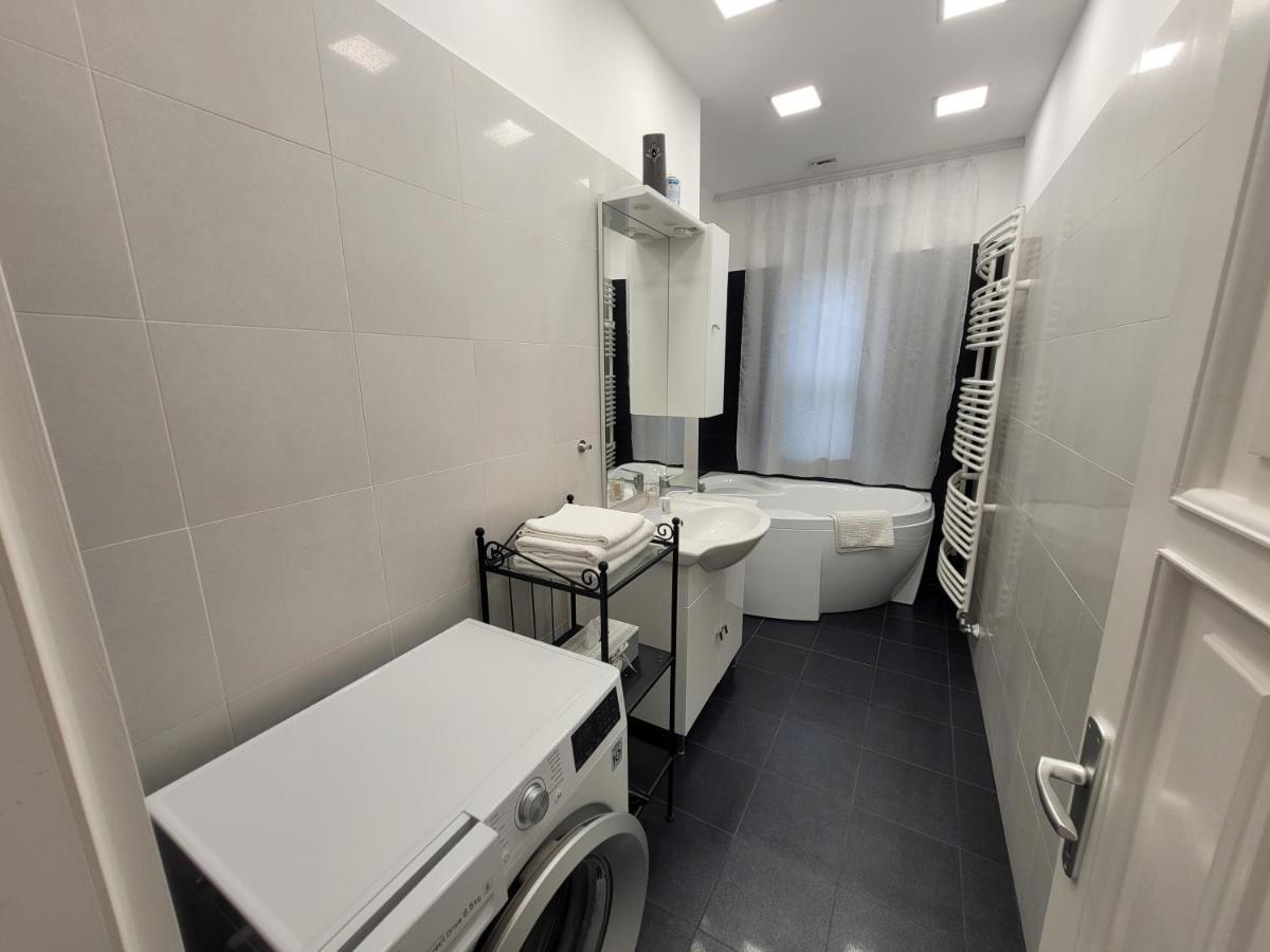 Martina Apartman Bekescsaba Buitenkant foto